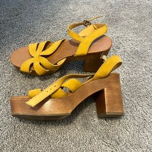 American Eagle Outfitters Yellow and Brown Platform Sandals